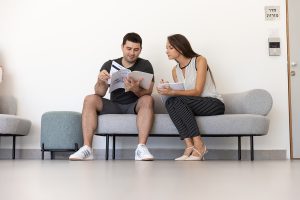 סטודנטית וסטודנט בלימודים וולפסון בית ספר לאחיות